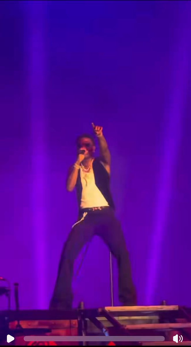 but can we talk about this transition during Wizkid’s performance? 😩