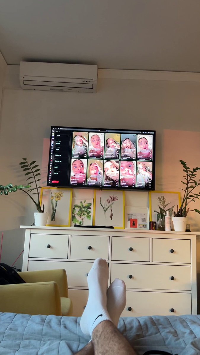 🚨 Hermes + Codex + TikTok = 💰💰💰 Un exemple de contenu IA automatisable à 100 % - Un prompt qui fait des vidéos réactions UGC - Une dizaine de vidéos filmées de votre app en action - N’importe quelle IA qui génère un texte pour votre hook - Hermes qui fait le reste Avec mon workflow, Hermes génère un hook vidéo, monte la vidéo app démo à la suite, ajoute le texte par-dessus et upload sur TikTok tous les jours. Vous pouvez le faire sur un ou plusieurs comptes. Plus vous avez d’angles différents, plus vous pouvez poster du contenu automatiquement.