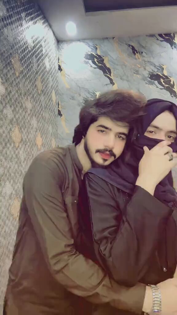 Ye TikTok walon nay Kiya shuru Kiya hoa, hijab aur burqay ko Mazak bnaya hoa