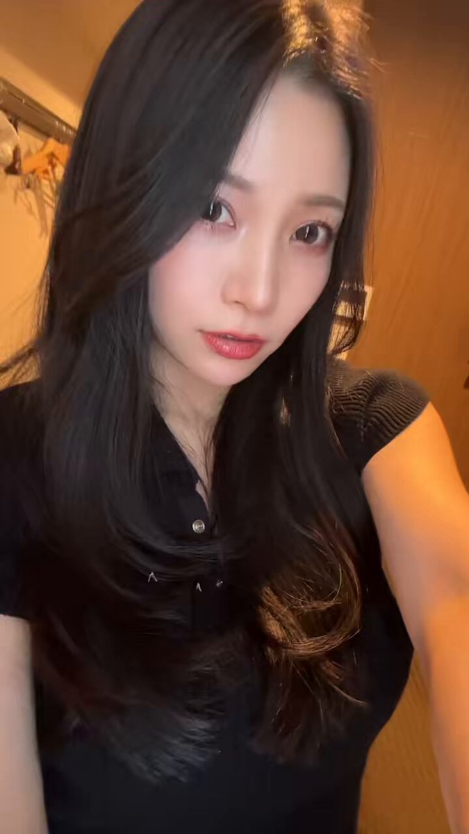 さいきんのアタシっ🎶髪の毛切りましたが前髪邪魔です💇‍♀️髪の毛は黒く染めてるのではなく地毛の色です( ᴖ⩊ᴖ )ほんでMBTI何回やってもINFJ…👉👈💭