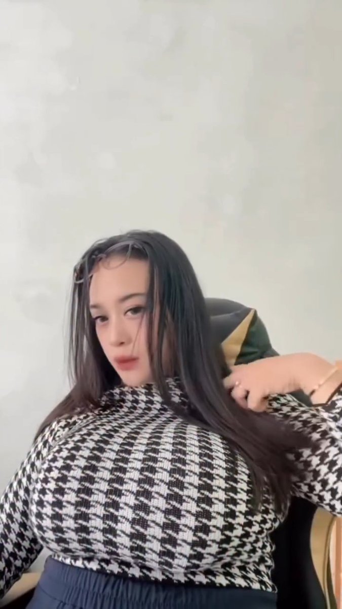 Pesona Bu salsa lepas hijab