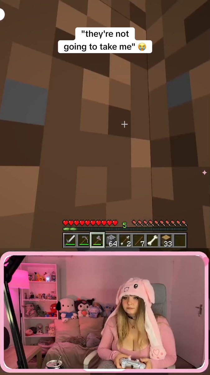 why is minecraft so scary?? 😭😭
