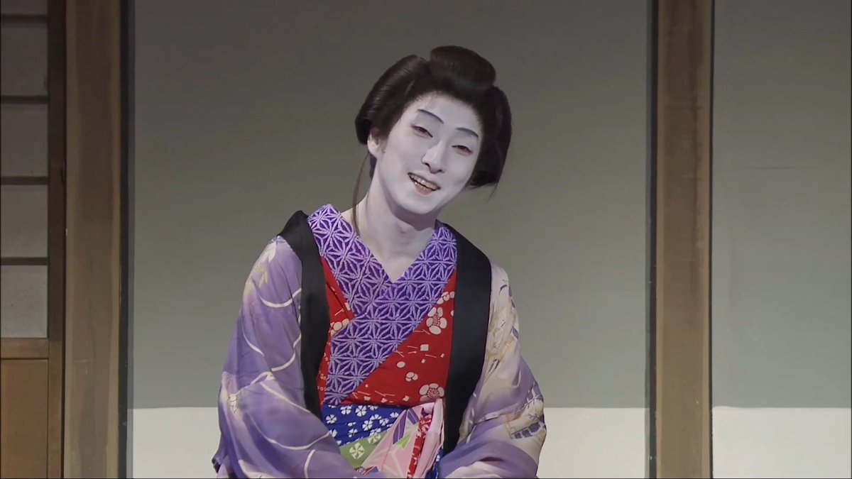 病の床に伏していた亀遊（ #中村七之助 ）を、 あたたかく見守るお園（ #坂東玉三郎 ）と藤吉（ #中村獅童 ） お園の励ましと、藤吉の薬に支えられ、 亀遊は少しずつ元気を取り戻していきます。 三人で過ごす、穏やかなひととき🌿 亀遊のこぼれる笑顔に、 束の間の安らぎが感じられます🌸 『 #ふるあめりかに袖はぬらさじ 』 🎬𝟗.𝟐𝟓 𝐅𝐫𝐢 - 𝟏𝟎.𝟏 𝐓𝐡𝐮 全国上映 🔗