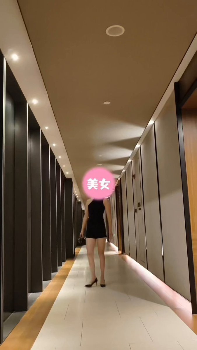 南京第二天，换套黑的出门 原声，高跟鞋挺响 #南京 #OOTD