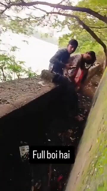 कलयुग के अवतार आजकल हर जगह मिल जायेंगे पार्क में,ट्रेन में,बस में हर जगह कोई ना कोई गुल खिलाते जरूर मिलेंगे......!? हमें भी यही कदम उठाना पड़ेगा जो अंकल ने उठाया है इनको रोकना टोकना जरूरी है ---+ वरना आने वाले समय में हम सब अपने परिवार अपनी बहन मां भाई किसी को साथ लेकर निकलने से पहले हजार बार सोचेंगे!?? आज यह कदम उठाना बहुत जरूरी है तभी आने वाला समय अच्छा होगा))))
