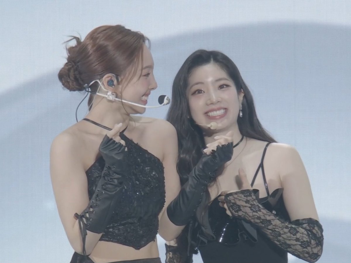 let's talk about dahyun being the unofficial fourth member of twice's japanese line and how she cooly translated for nayeon