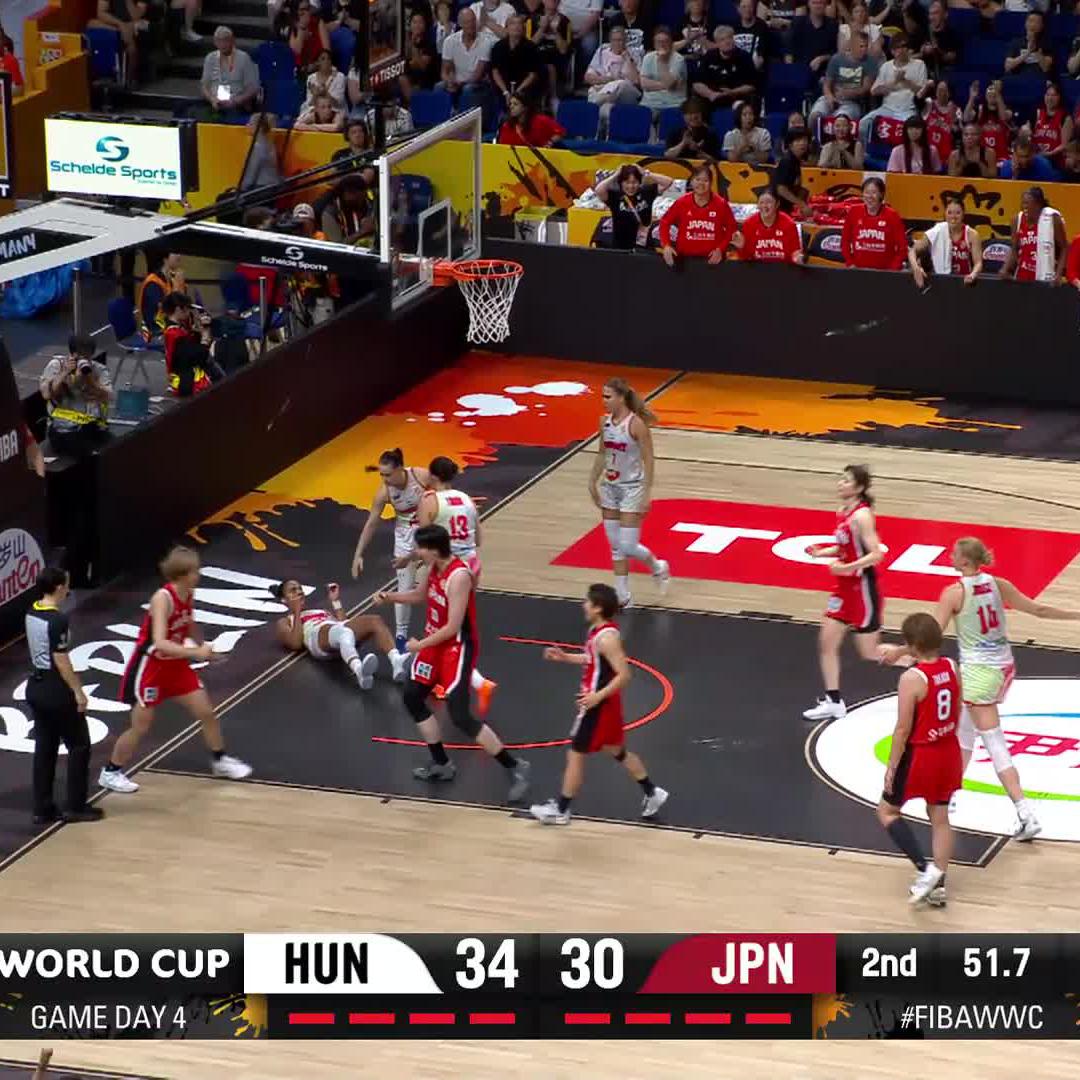 JAPAN ARE BACK 🇯🇵 Akatsuki Japan find their mojo in the second quarter and going to the half time down by only 3. #FIBAWWC