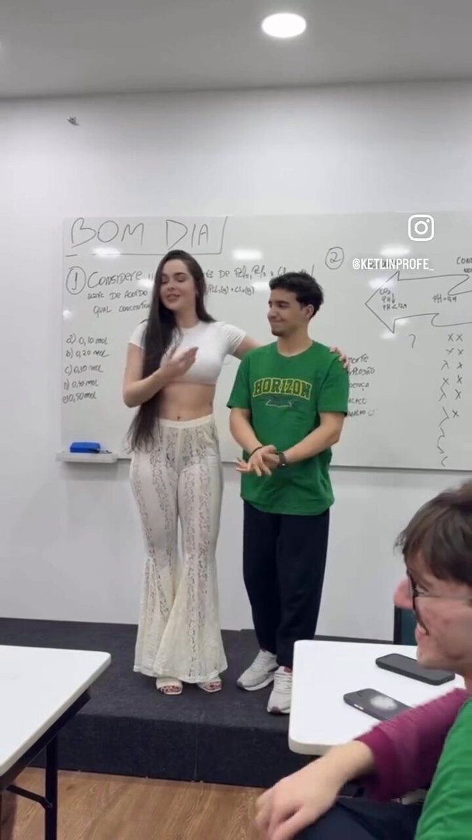 Ders adı seks dili ve edebiyatı mı acaba? En seksi kadını getirmişler.