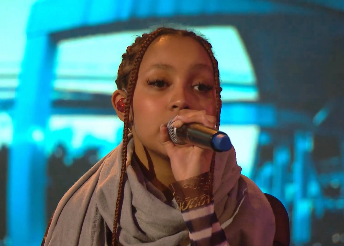pinkpantheress performing ‘reason’ in 2022 after being named bbc radio 1’s sound of 2022 🥹💞🎶📝