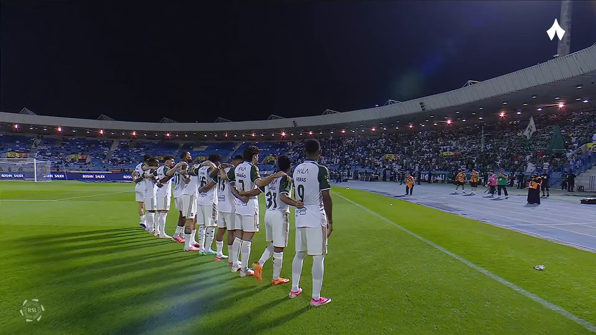 🚨🚨🚨🚨🚨🚨 المقطع المعتاد!!! جماهير #الاهلي تردد النشيد مع اللاعبين في الدمام 😱🟢