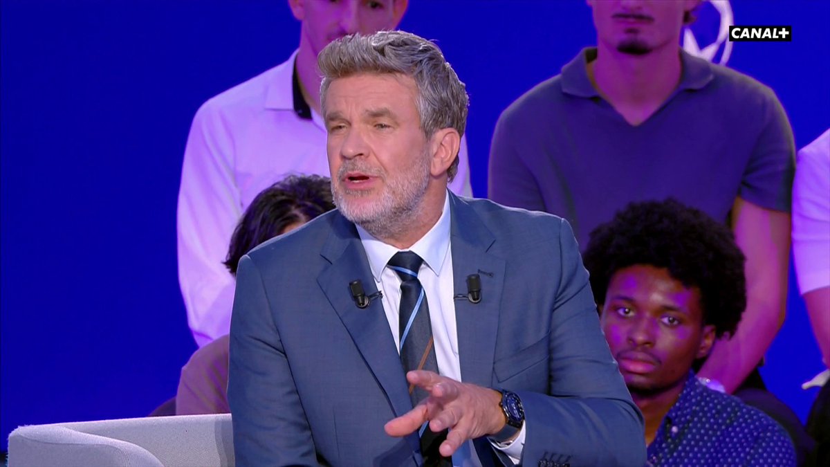 🚨 « JE N’AI PAS L’IMPRESSION QU’IL Y AIT EU UN CHANGEMENT DE MENTALITÉ » ❌ Le Real Madrid de José Mourinho n’a pas encore convaincu Bertrand Latour 🇫🇷. 🎥 CANAL+ Foot