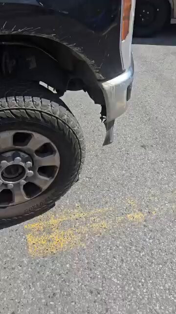 Man pulls out what looks like a samurai sword or extendable baton after being called out for parking in front of multiple cars in Scarborough.