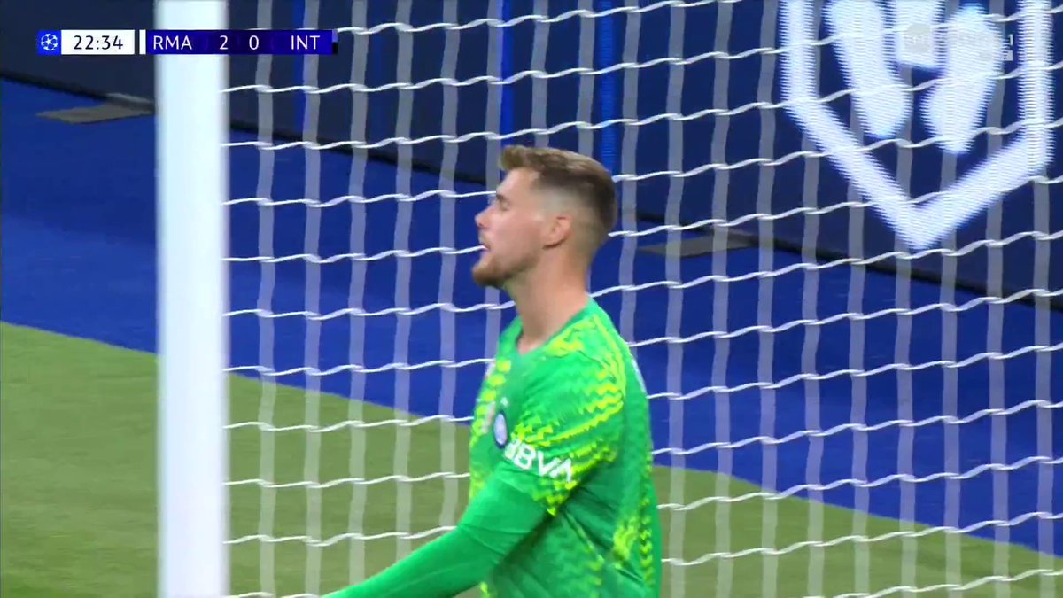 Valverde capitalises on Martinez’s mistake to double Real Madrid’s lead! 😱 📺 Watch live on TNT Sports &amp; HBO Max