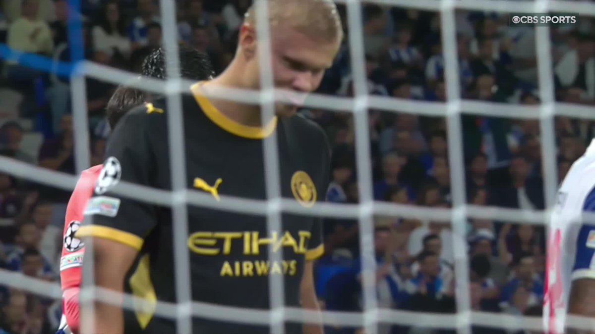 Diogo Costa DENIES Erling Haaland 🧤 Don't miss the #UCL on Paramount+ 🍿