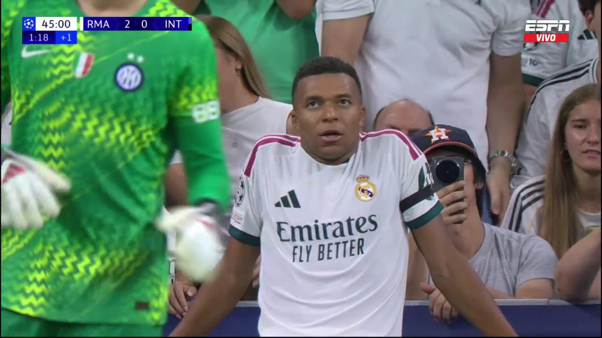 IMPRESIONANTE doble atajada de Josep Martínez para evitar el 3-0 del Real Madrid. 🧤🤯
