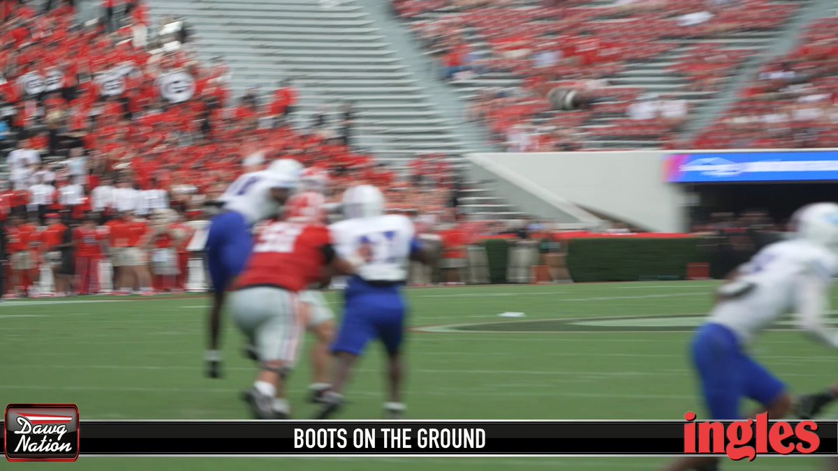 5-star TE Kaiden Prothro with his first college touchdown. His dad was watching from the stands for the first time as a parent. These are the moments that just make the wins even sweeter. #OntheBeat #GoDawgs