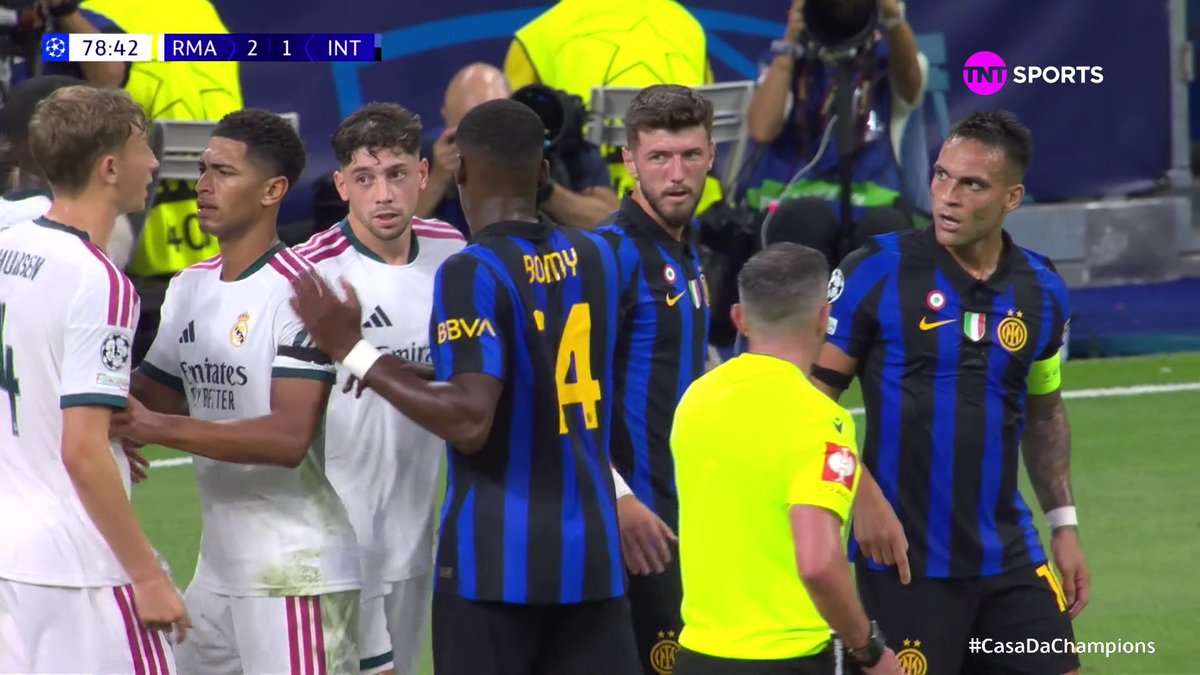 O LAUTARO MARTÍNEZ FICOU PISTOLA COM O HUIJSEN! 🚨🫣 TEVE CONFUSÃO NO SANTIAGO BERNABÉU! ⚠️ JOGAÇO! Real Madrid x Inter de Milão ao vivo AGORA na @tntbr e na @hbomaxbrasil ( #CasaDaChampions #HBOMax #MFM