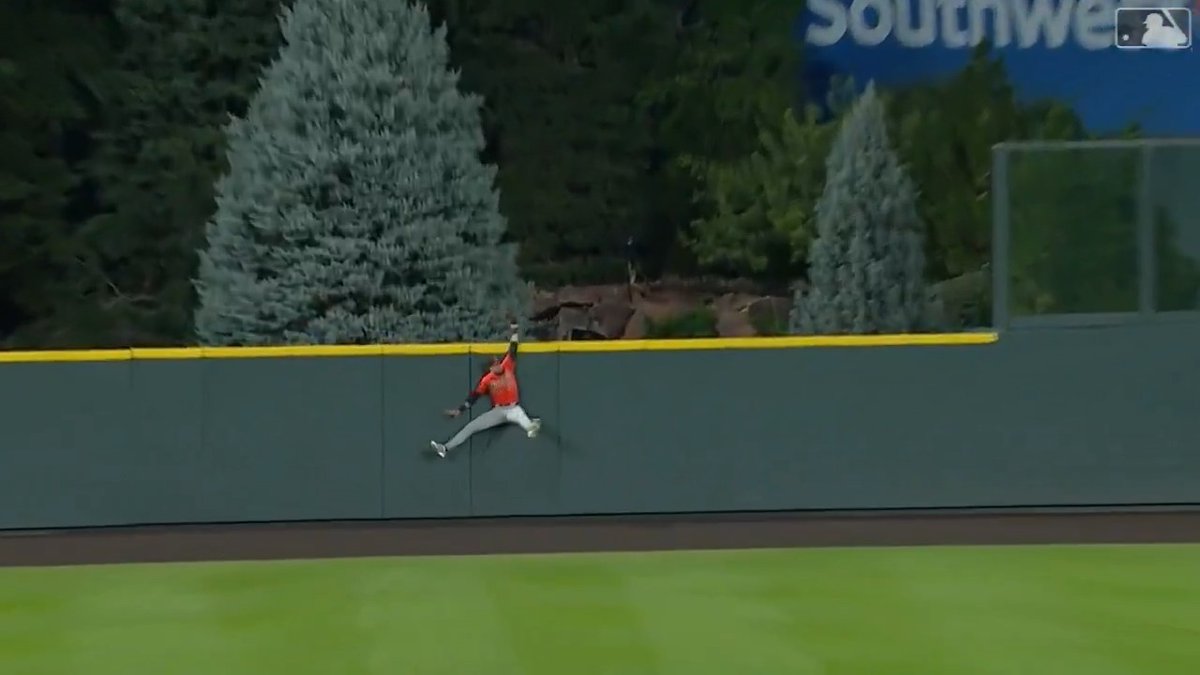 Holy Cow 🐮 Colton Cowser’s game-ending home run robbery earns him Play of the Week honors!