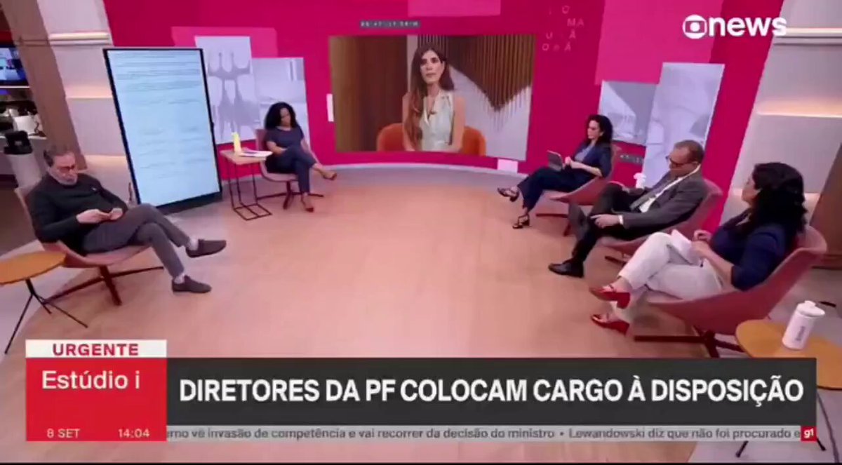 É óbvio que André Mendonça está ajudando Flávio Bolsonaro. Ainda mais agora que surgiu mais essa do Dark Horse: Delator confirma pagamento de US$ 12,3 mi para fundo de advogado de Eduardo Bolsonaro