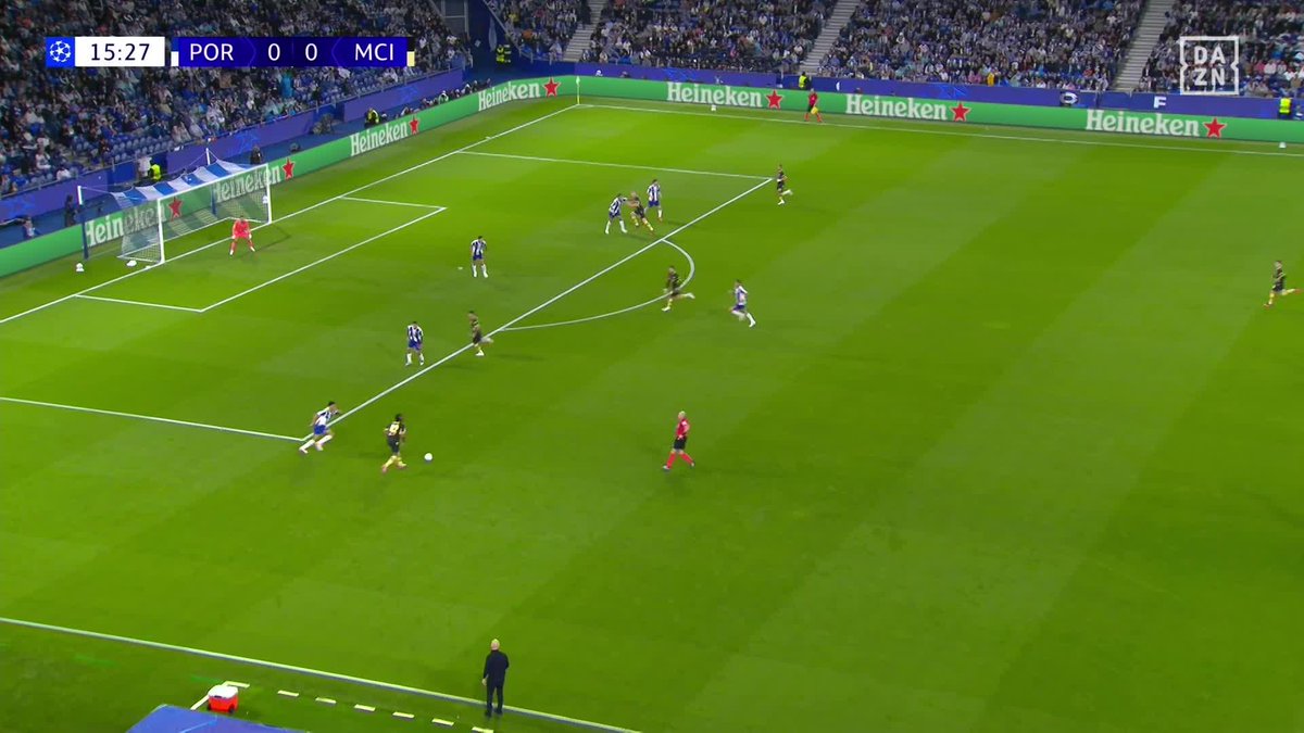A exibição do Diogo Costa 🐉 #DAZNChampions