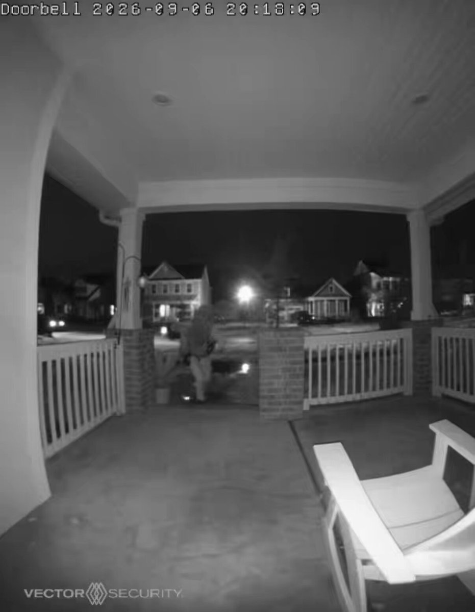 Summerville, SC 🚓🇺🇸 A homeowner tells me that this occurred in his neighborhood (Carnes Crossroads) - Goose Creek over the weekend. Goose Creek Police found an American flag and attached pole that had blown away after a crazy, wild storm on Saturday evening. He mentioned that they had 60 mph winds and torrential downpours. He provided ring camera footage of one of the officers retrieving the flag that blew down the street, coming up to the house, knocking and folding the flag properly, returning it. It’s pretty awesome and heartwarming. Sir, thank you for sending me your story and video. I, too, am proud of this officer! 🎥: Provided ABC News 4 World News Tonight ABC News