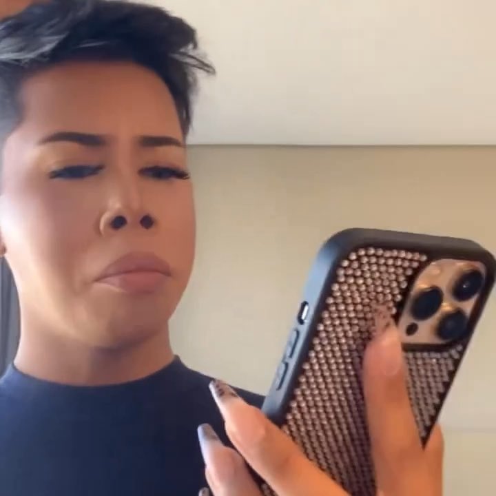 fetus kylie gui atendendo a sua mom (kris jenner) e falando sobre a viagem turbulenta