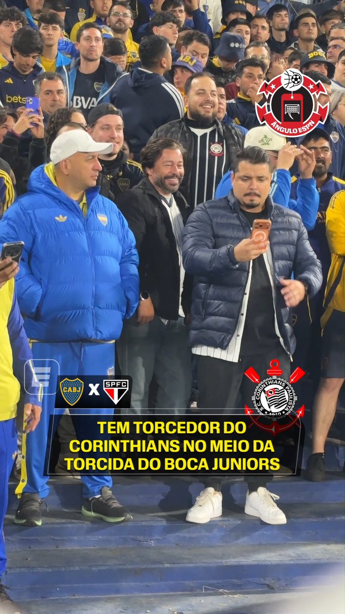 UNIÃO BORINTHIANS????? 😂😂😂😂😂 A ESPN flagrou em La Bombonera um torcedor do Corinthians no meio da torcida do Boca... A bola já está rolando para SÃO PAULO X BOCA JUNIORS, na Argentina! 👉 Assista a Boca Juniors x São Paulo, na CONMEBOL Sul-Americana, AO VIVO, pela ESPN no Plano Premium do #DisneyPlus #saopaulo #futebolnaespn #sulamericananaespn