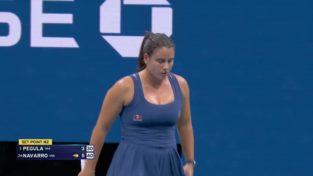 Emma takes command 🫡 Navarro with a opener 6-3.