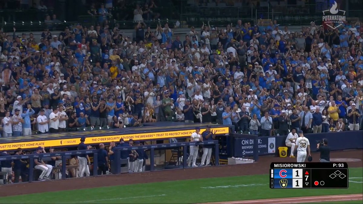 Jacob Misiorowski picks up his 9th strikeout of the game and leaves to a standing ovation from the crowd in Milwaukee 🤩