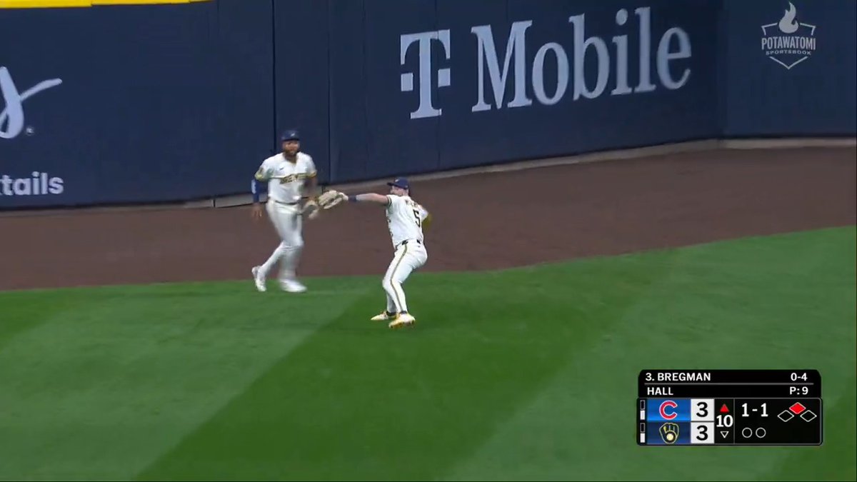 DOUBLE PLAY! Garrett Mitchell throws out Seiya Suzuki at third base 🤯