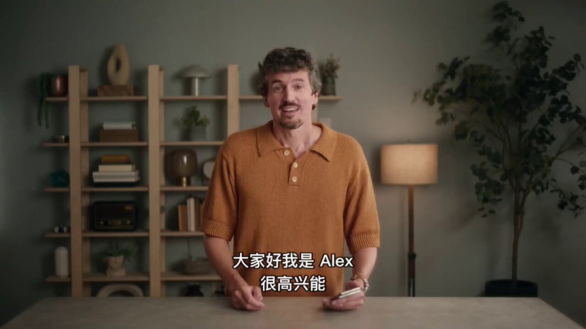 Meta 推出个人 AI Agent Muse： 每人一台云端电脑，可持续在后台推进任务 听起来是不是很熟悉？？？ 显然就是manus的翻版😂 Muse 有哪些核心能力？ 拥有自己的云端电脑：每位用户都有专属 Linux 虚拟机，里面包含文件系统、终端和 Chromium 浏览器。Muse 可以写代码、调用命令行工具，也能通过浏览器搜集信息和操作网页。 持续在后台推进任务：它可以并行处理事项，根据日程、邮件和网页变化继续工作，不要求用户一直守着聊天窗口。 主动发现并提醒：在获得相应权限后，它能发现截止日期、日程冲突和重要更新；需要用户关注或决策时，再主动发来消息。 跨应用完成连续操作：信息搜集、填写表单、加入购物车、预订和日程安排可以连成一条任务链，而不只是给出操作建议。 交付可用成果：除了文字回答，Muse 还能生成清单、PDF、Markdown 文件和可交互的 Artifacts，例如旅行计划、采购表或国际象棋分析仪表盘。