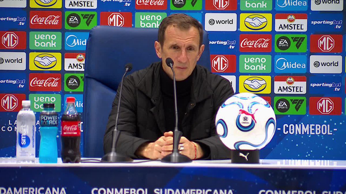 🗣️#Arruabarrena s/#Velasco: "Alan lo está haciendo bien, se manda alguna que otra cagada y habrá que seguir insistiendo, pero tiene hambre, ganas y quiere revertir la situación, que no se agrande demasiado con los aplausos porque a veces hacen daño".