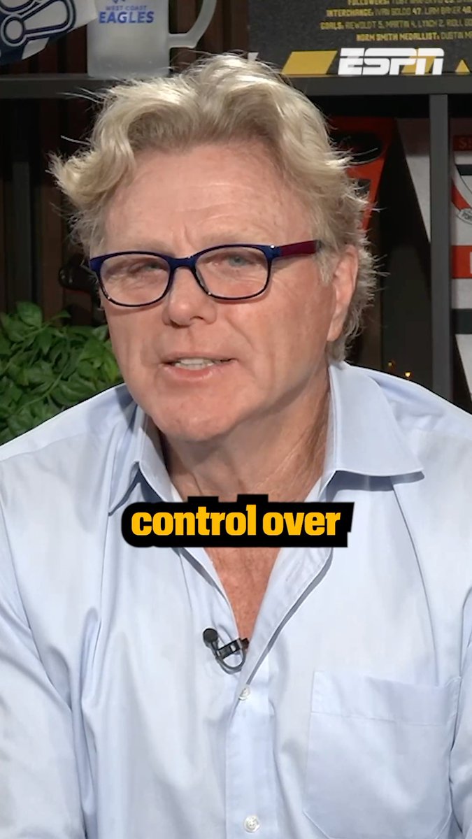"Sheeds, can you go to your old footy club and sort out these leaks?!" 💦 🔧 James Hird calls out his old coach and former plumber Kevin Sheedy to end the leaking of news at Essendon. 📺 Catch the full episode of ESPN Footy Central on Disney+ #AFL