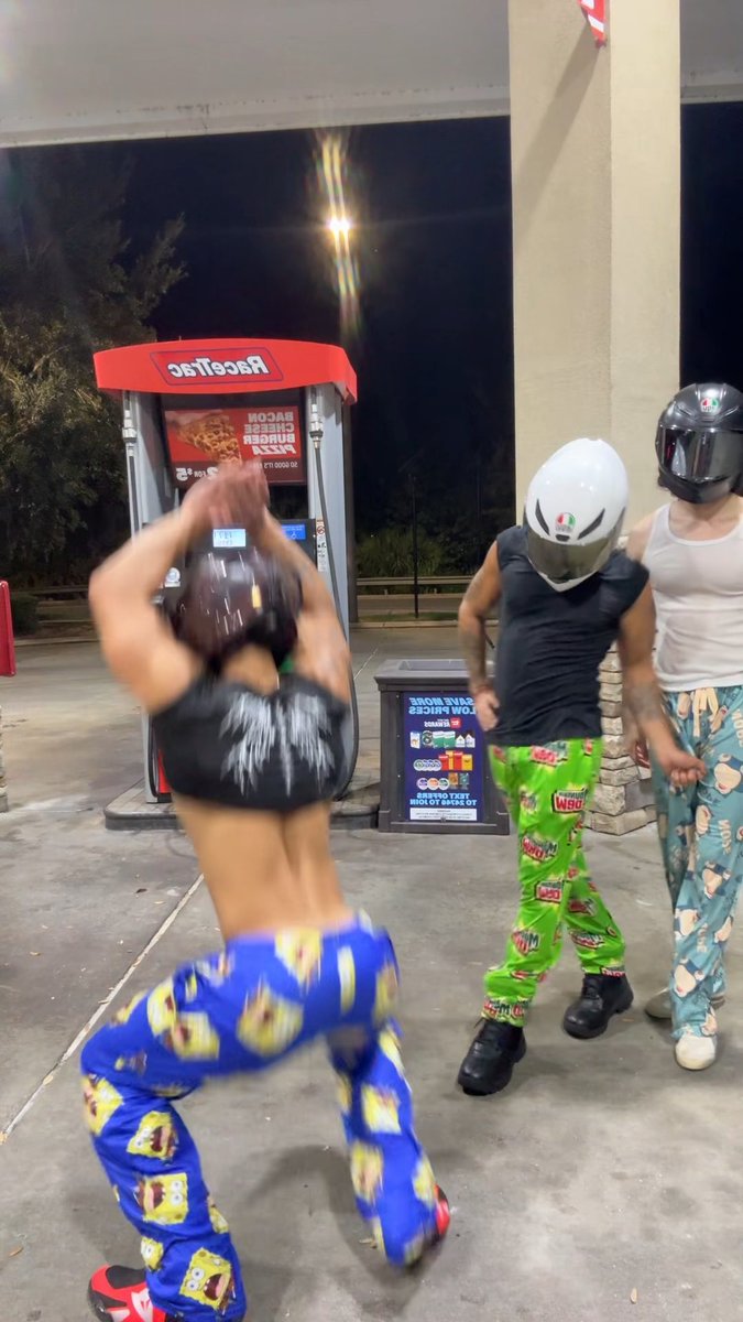 This trend for sum reason always brings out the zest In me💅🏻😩🦶🏻🫦 Larping Moto papimoto