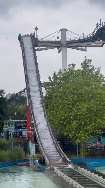 Hold on tight! Tutuki Splash at PortAventura World where the thrills come with a massive splash! Built by Intamin | Operating since 1995 🎢
