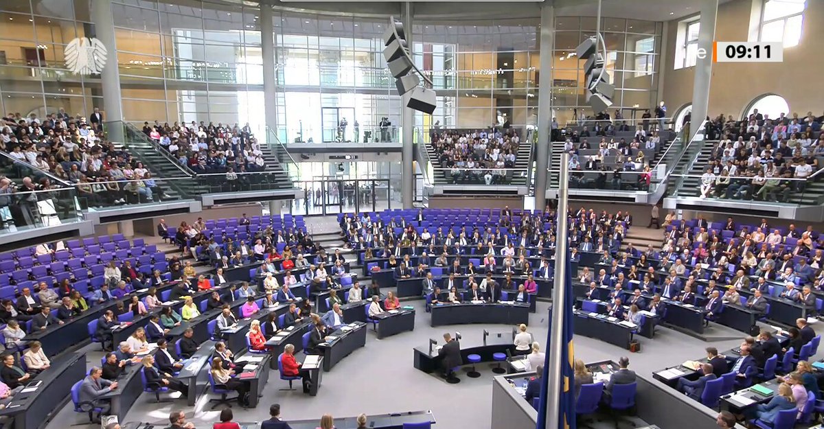Es ist schizophren, dass die Partei in Deutschland, die den Klimawandel leugnet, mit ihrer Forderung zur Reaktivierung und dem Bau von AKW am meisten dagegen tun würde, während die anderen Parteien, welche am lautesten vor dem Klimawandel warnen, am wenigsten dagegen tun wollen.
