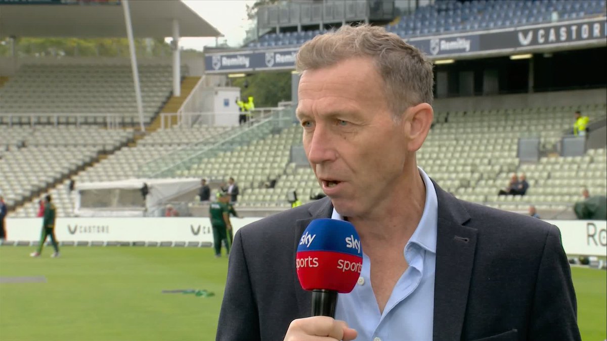 “This is unprecedented, seven players gone, two coaches gone.” Michael Atherton reacts to Pakistan sending seven players and two coaches home following their 2-0 series defeat to England 🏏