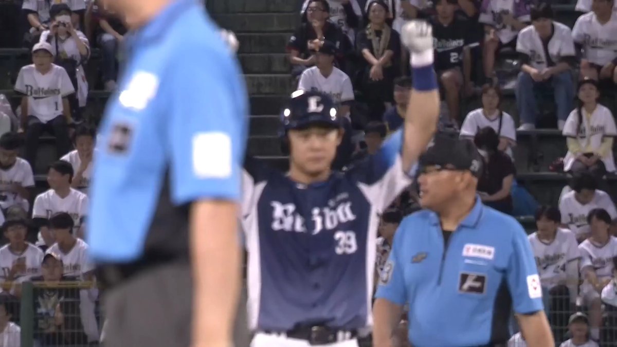 左中間を割る適時二塁打を放つ #平沢大河 選手！ 得点圏のチャンスを生かし、先制です！ #seibulions #打破