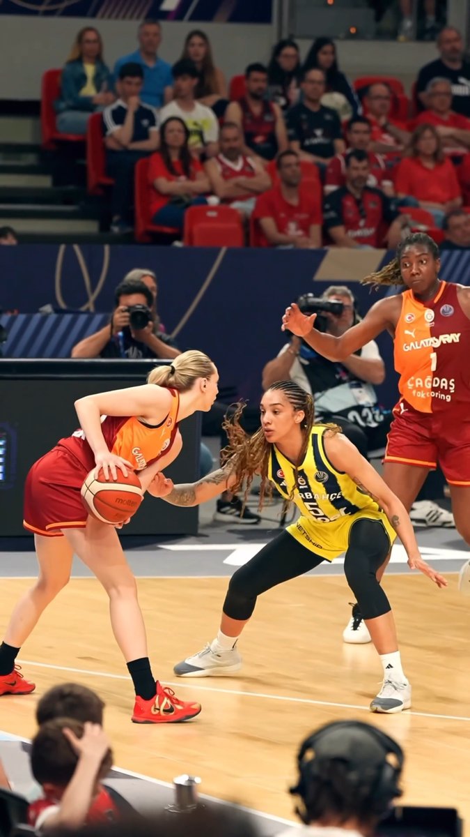 Always locked in 🔒 Happy birthday to our 3x #EuroLeagueWomen Defensive Player of the Year, Gabby Williams! ✨