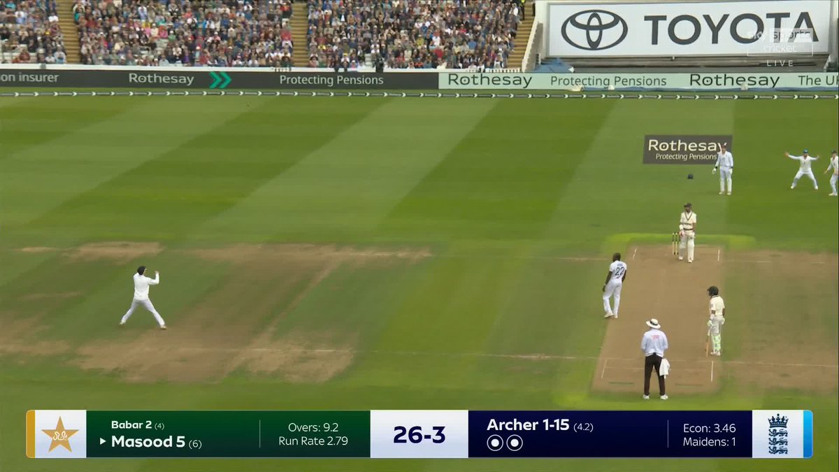 England's FOURTH wicket in an hour! 🏴󠁧󠁢󠁥󠁮󠁧󠁿