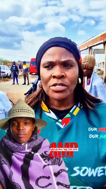 uMama of Soweto made it perfectly clear that today they wanted to see if the Friends of Nhlanhla Lux are in Soweto and said no one can stop any South African from entering Soweto 👏👏