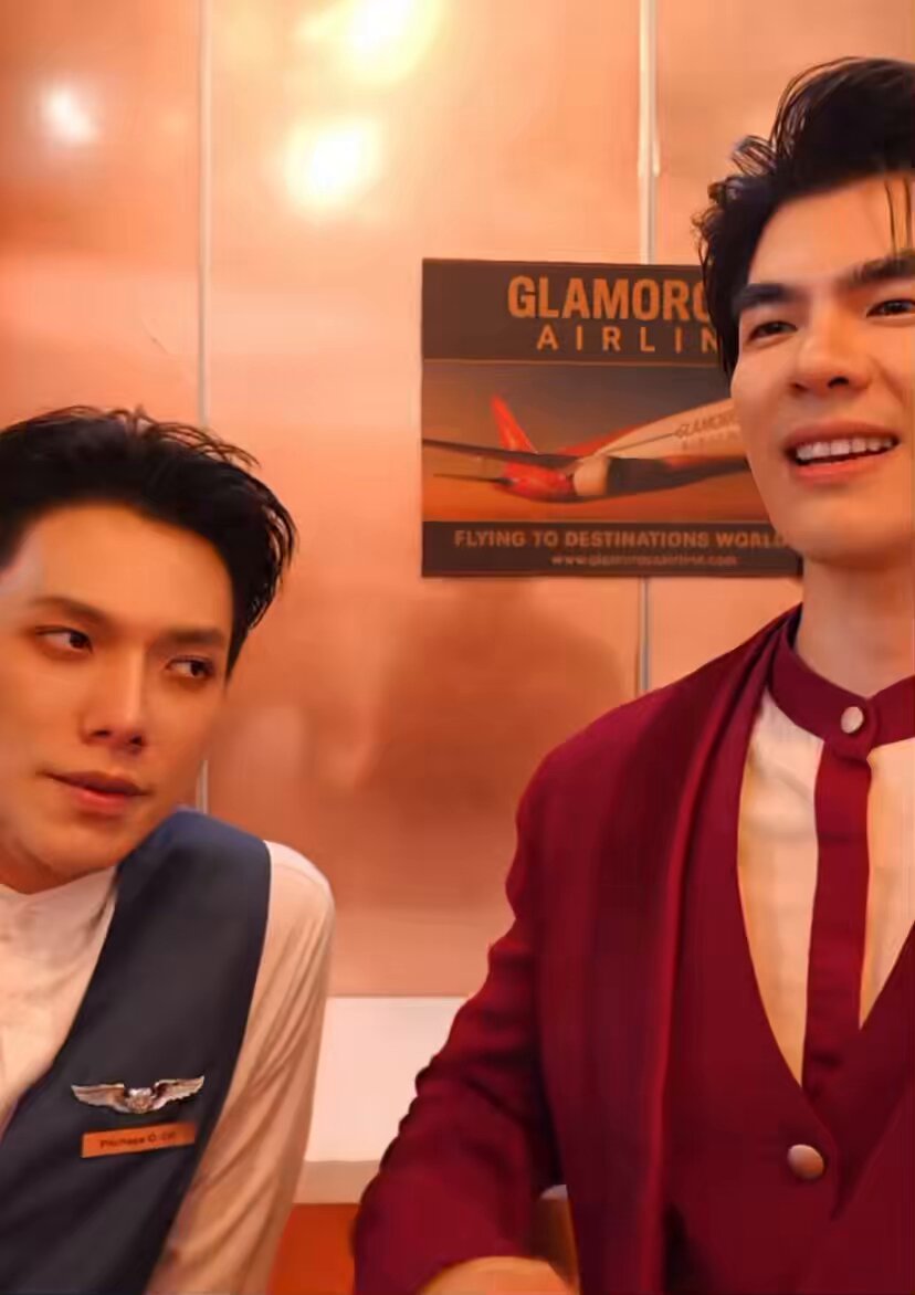 พี่มาย: อยากมาเป็นประจำ 🦖: ครับ? ห้ะ? หรอ? ได้นะ จริงๆ ไม่ว่างเลย แต่เห็นผมเพอฟอร์มวันนี้ถามดีกว่า อยากได้รึเปล่า 🗣️: พี่มีตังค์นิดเดียว 🦖: งั้นก็ไม่ค่อยว่าง(🤣) ตลก พี่มายบอกพี่อู๋อยากมาประจำ ฮีรีบห้ะเลย5555555555555555555 #Jetlag2EP20 #ต้าห์อู๋ #DAOU