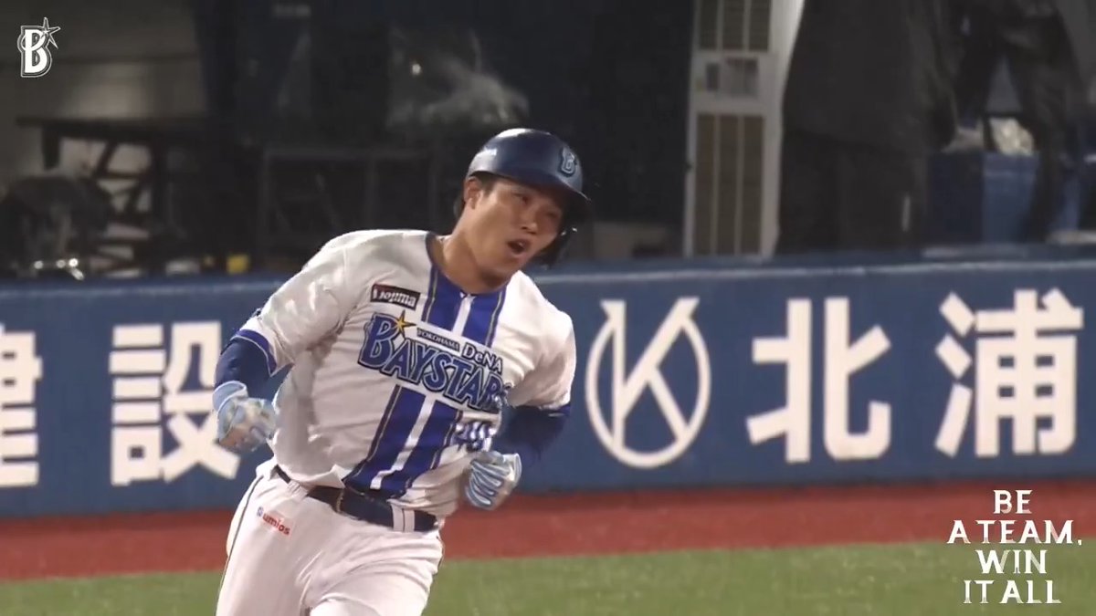 さらにチャンスが続き #井上朋也 選手が振り抜いたあたりは雨を切り裂くような鋭い打球でレフトスタンドへ🌈 今シーズン第1号の3ランホームランを放ちさらに突き放す🌟🌟🌟 6回裏 DB 6 - 2 S #限界のその先へ #baystars