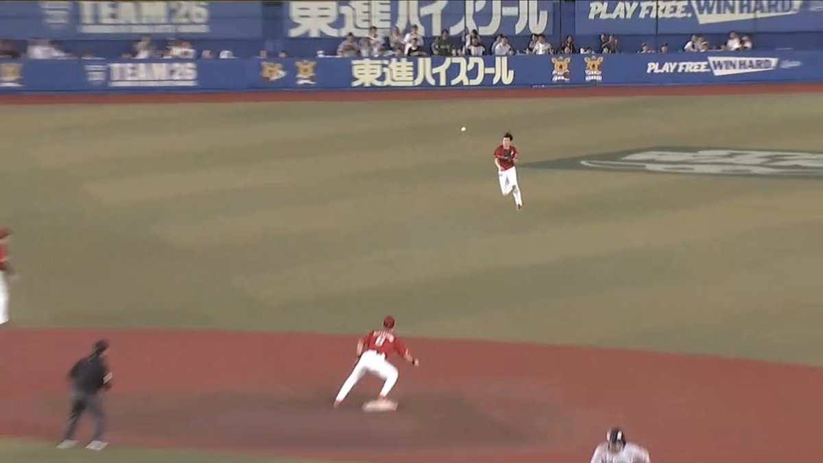 【6回裏:M 4-4 E】 #中島大輔 選手、ナイスキャッチ! 飛び出したランナーをアウトにし、ダブルプレー💥 #RakutenEagles #強鷲革新