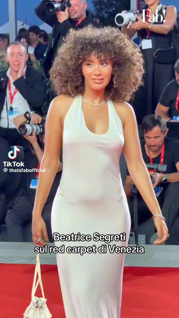 Non vorrei deludervi ancora di più, ma il red carpet lo ha fatto eh...