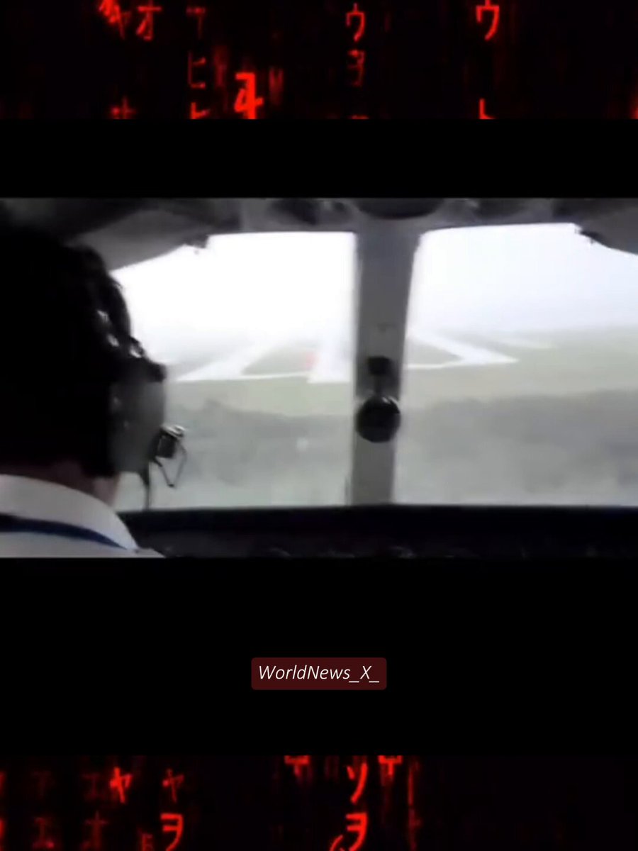 UFO Passes Plane During Landing ✈️👽