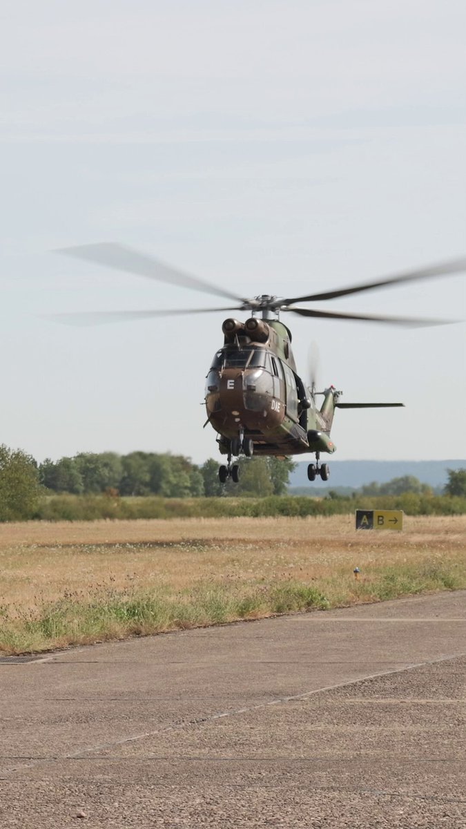 Clap de fin 🎬 pour le Puma 🚁! Cet hélicoptère dédié au transport tactique, au soutien logistique ou encore aux évacuations sanitaires, a tiré sa révérence après plus de 50 ans de service 🫡 Au 3e RHC, l'émotion y était encore palpable... ⤵️