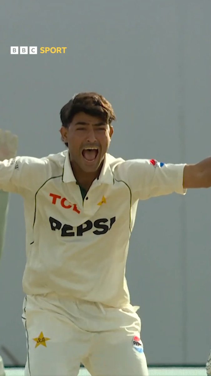Imagine your first Test wicket being Joe Root! 🤯 A dream moment for Pakistan's Razaullah Khan, who removes the England captain with just his fourth ball on debut 🤩