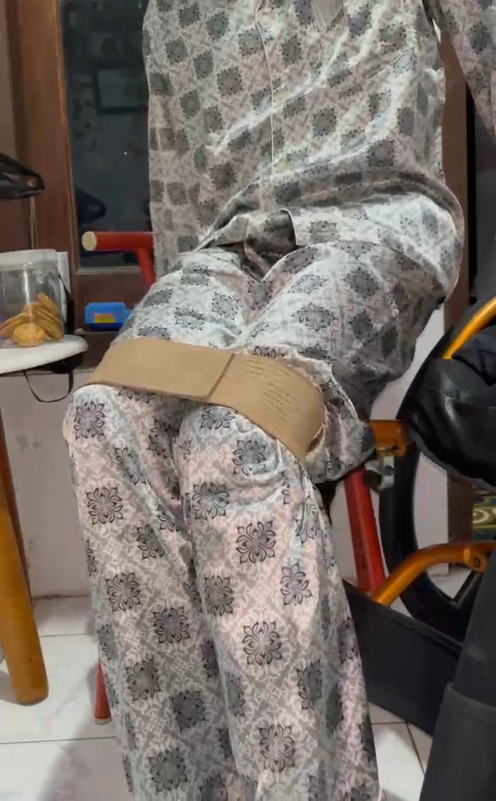 Transfer from wheelchair ♿ #paraplegic #wheelchairuser #spinalcordinjury #kakilumpuh #paralyzed