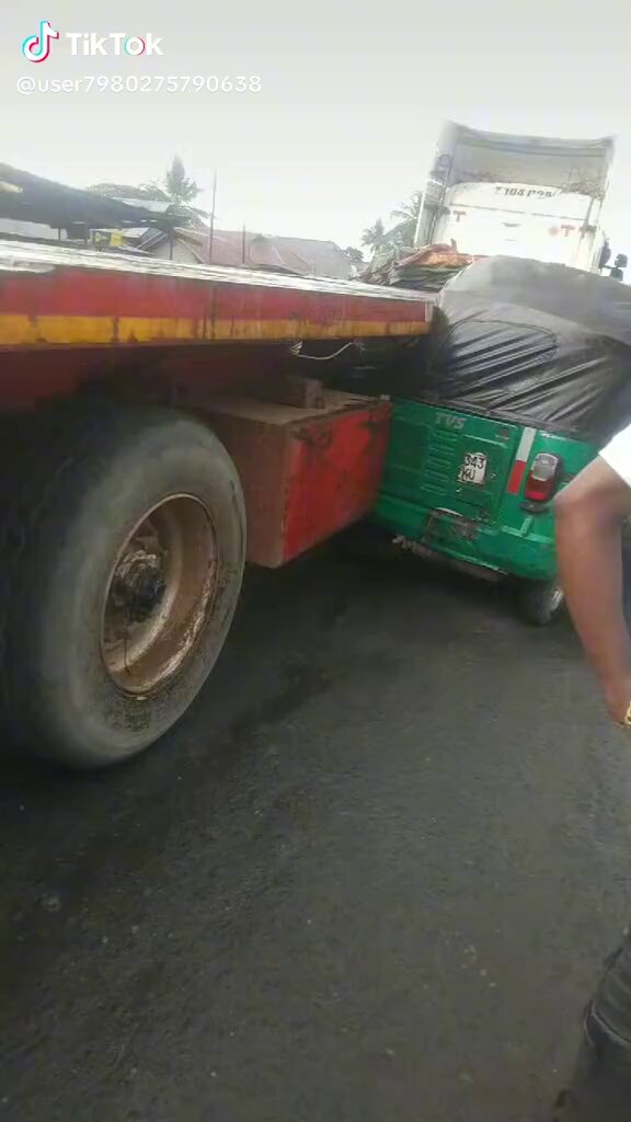 Bajaj akipewa kubwa kama hivi huwa nafurahi sana,,, Wanakera sana kwa Vurugu Barabarani